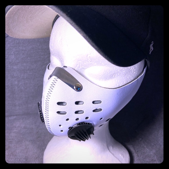 2 face masks 1 white 1 black w5 replaceable filter - Picture 2 of 11